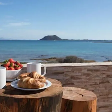 Beachfront Villa San Antonio With Private Heated Pool Bbq In The Heart Of Corralejo By Amazzzing Travel וילה קורלחו