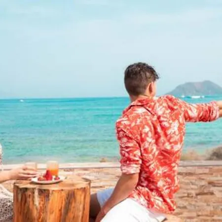 וילה Beachfront Villa San Antonio With Private Heated Pool Bbq In The Heart Of Corralejo By Amazzzing Travel קורלחו